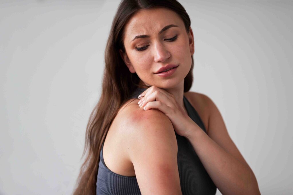 woman suffering from rash 11zon